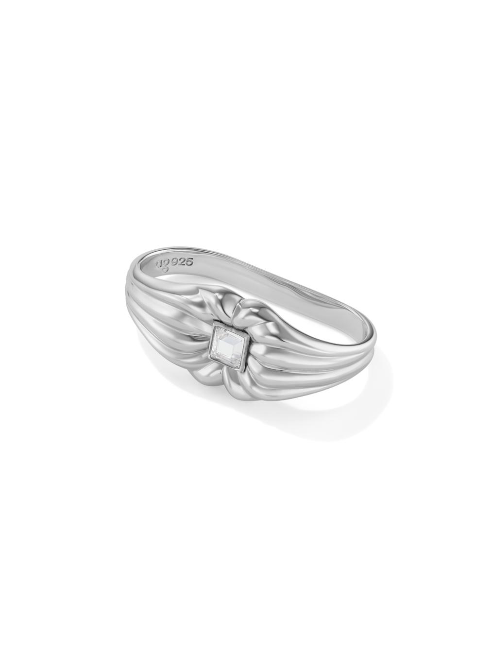 Two-finger Opera Ring
