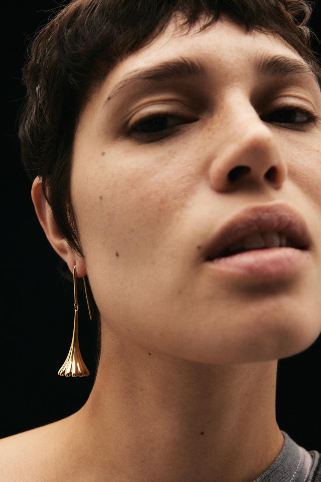 Phase 2 Single Earring Gold Plated