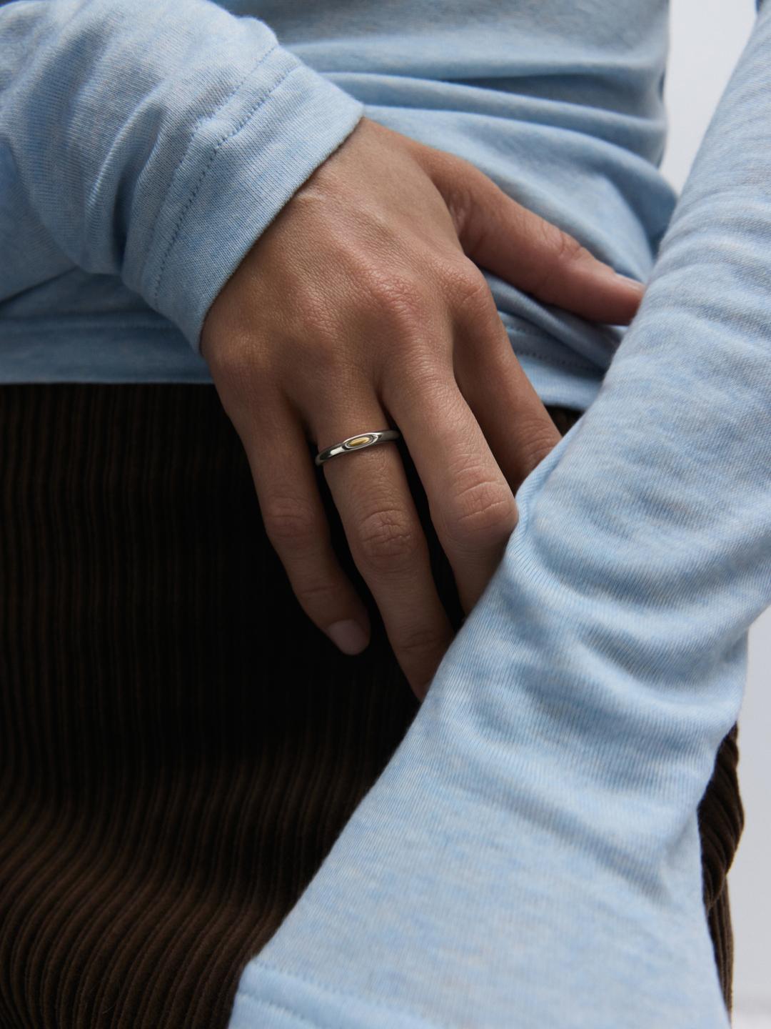 Stem Cut Band in White Gold