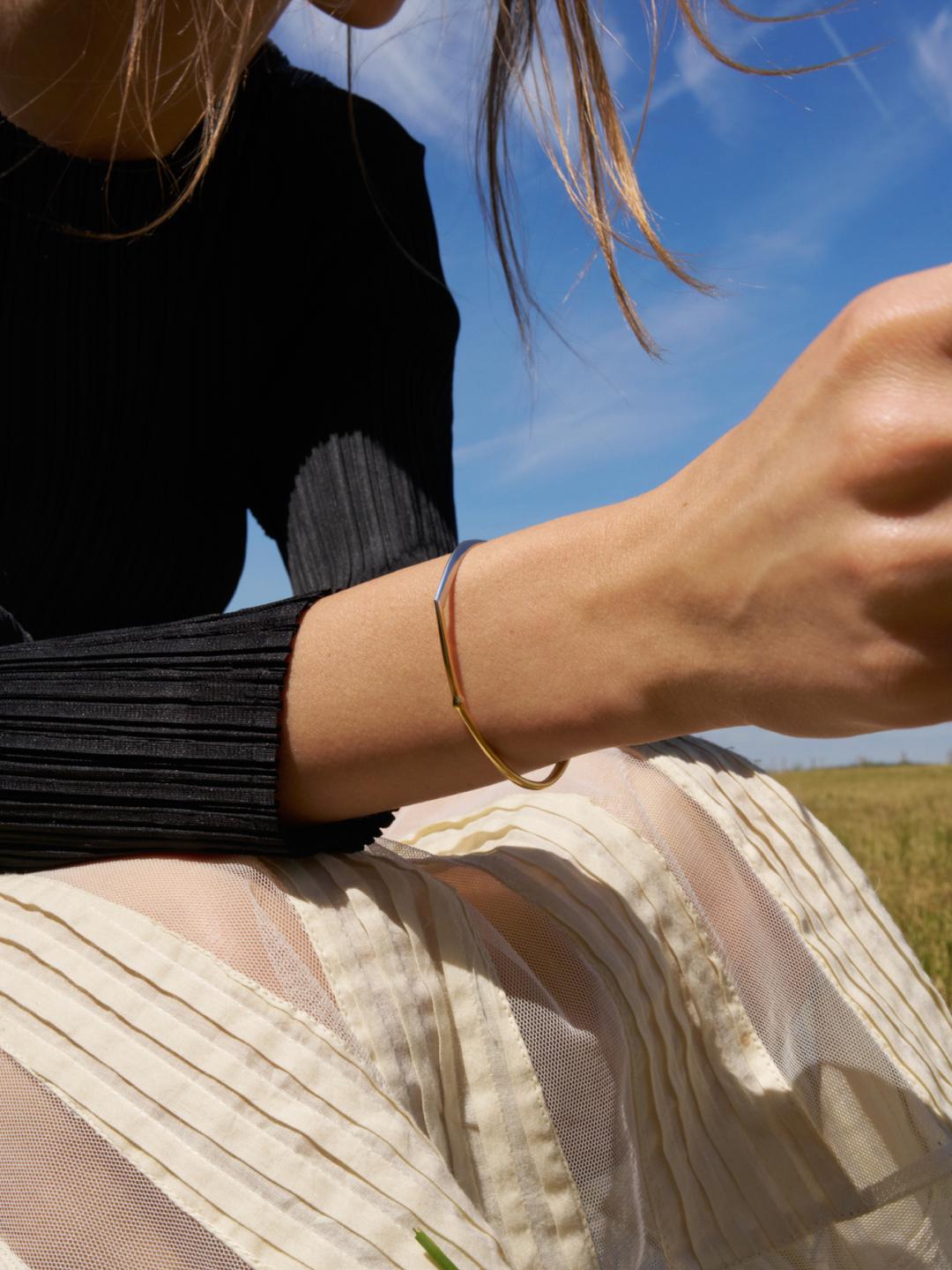 Bicolour Grass C-Bracelet