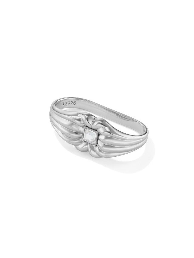 Two-finger Opera Ring