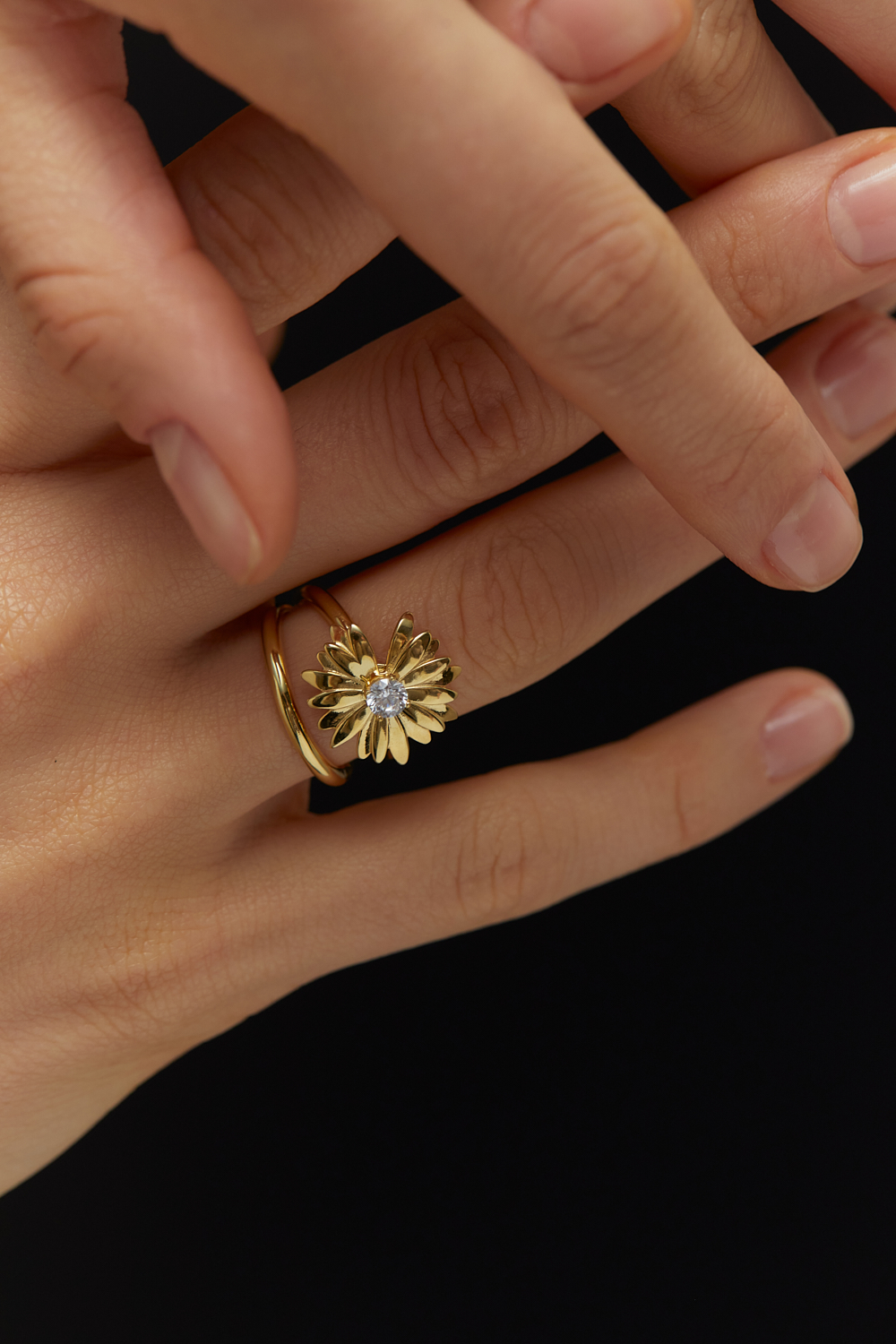 Diamond Daisy Spinner Ring In Yellow Gold – AVGVST Jewelry
